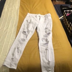 White jeans , with holes, size 9 fits like a size 8
